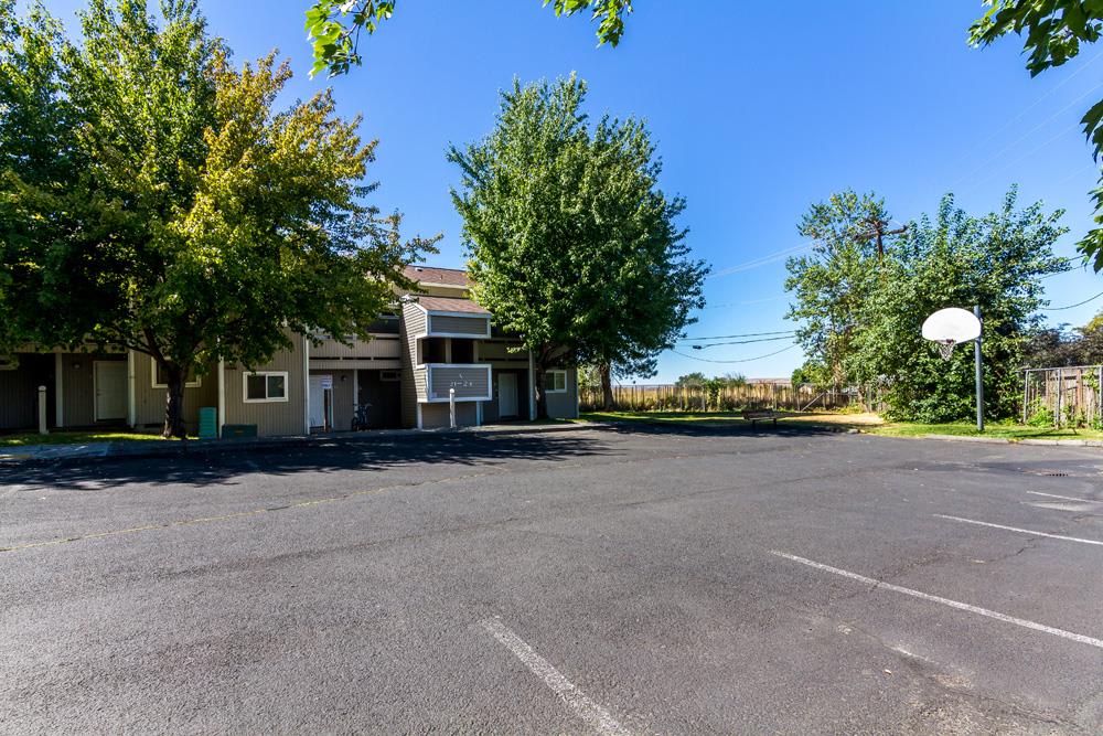Photos and Video of Indian Hills Apartments in Pendleton, OR